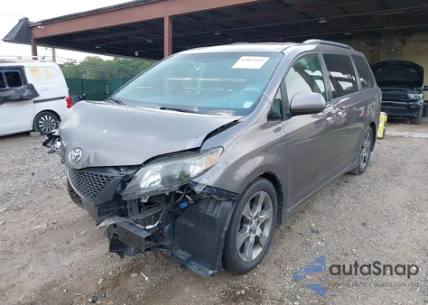 2014 Toyota Sienna Se 8 Passenger z USA, uszkodzony, nr VIN 5TDXK3DC8ES440762